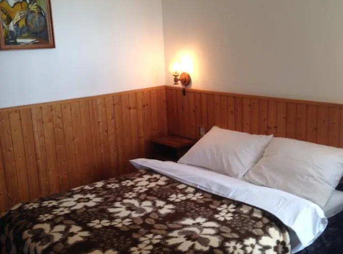 West Place Panzio Bed & Breakfast Fonyód